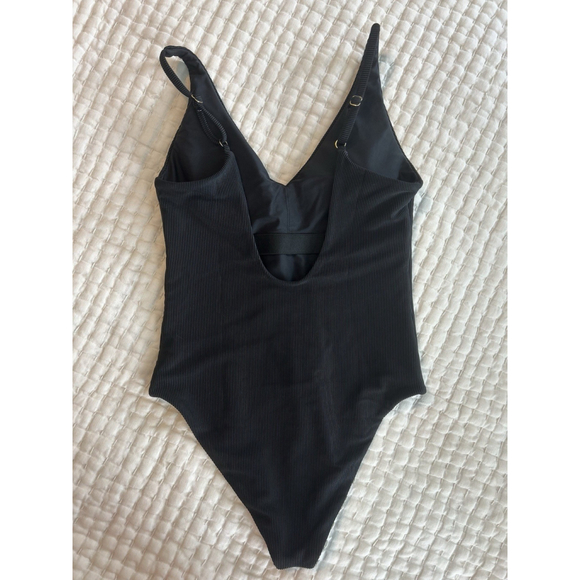 Beach Riot Black Ribbed Tank Moderate Coverage NWOT Small - Picture 4 of 10